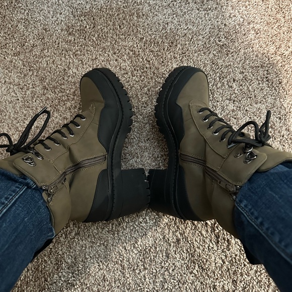 Falls Creek Army Green and black stylish heeled combat boots size 9 - Picture 4 of 7